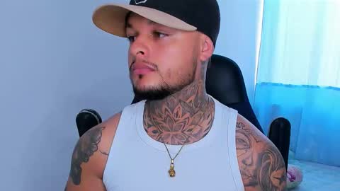 colin_fox1 online show from March 22, 8:01 pm