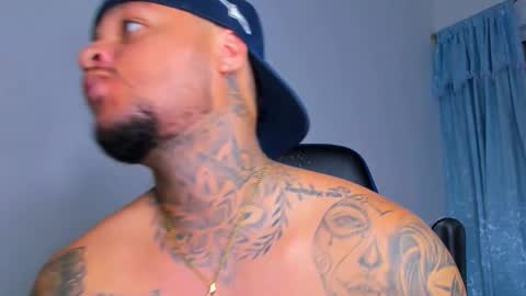 colin_fox1 online show from March 26, 2:28 am