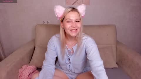 Snapshot of colleen_blake chatting on January 2, 1:06 am Collen Mon Tue Wed Thu Fri GMT 3 0300am - 0900am online show from January 2, 1:06 am