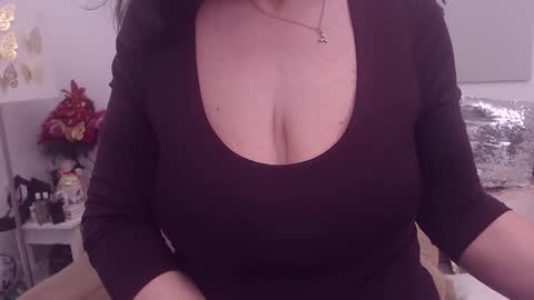 Snapshot of college_dream_bbw chatting on March 17, 5:05 pm Maddison online show from March 17, 5:05 pm