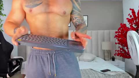 college_muscle_ass online show from September 22, 12:51 pm