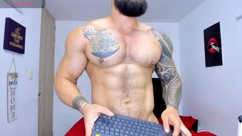 college_muscle_ass online show from June 24, 9:19 am