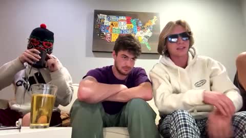 Snapshot of college_packing_8 chatting on October 8, 1:14 am college_packing_8 online show from October 8, 1:14 am