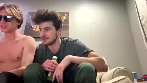 Snapshot of college_packing_8 chatting on December 16, 11:10 pm college_packing_8 online show from December 16, 11:10 pm