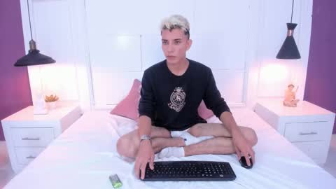 Snapshot of colleman_horny chatting on January 24, 11:37 am COLLEMAN online show from January 24, 11:37 am