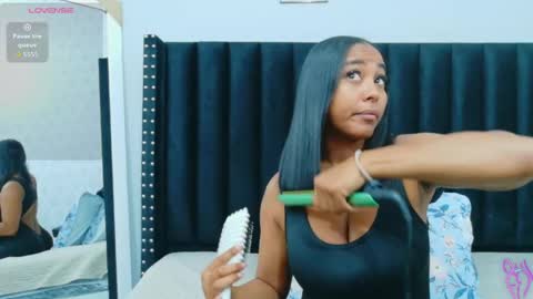 Snapshot of colombia_mommy_ chatting on April 18, 12:31 pm GRETCHEN online show from April 18, 12:31 pm