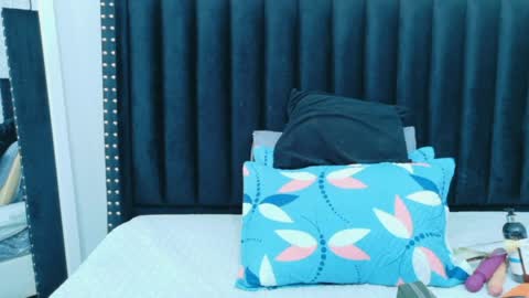Snapshot of colombia_mommy_ chatting on April 21, 12:22 pm GRETCHEN online show from April 21, 12:22 pm