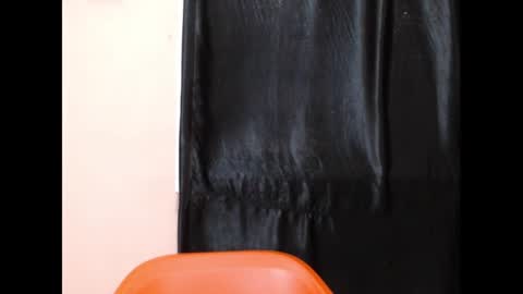Snapshot of coltish_sexy chatting on March 1, 12:23 pm coltish_sexy online show from March 1, 12:23 pm
