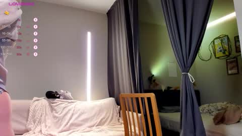 Snapshot of come_in_bed chatting on December 14, 3:17 pm Audrey online show from December 14, 3:17 pm