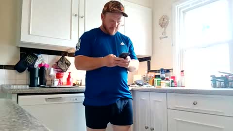 Snapshot of comegetmeinthemorning chatting on April 1, 6:49 pm comegetmeinthemorning online show from April 1, 6:49 pm