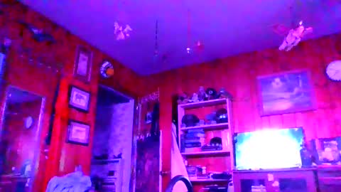 Snapshot of comforter8 chatting on November 2, 11:51 pm Comforter8 online show from November 2, 11:51 pm