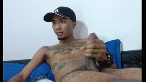 Snapshot of comoseria1927realg4life chatting on January 9, 10:33 pm comoseria1927realg4life online show from January 9, 10:33 pm