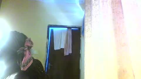 Snapshot of comsey1 chatting on October 1, 7:47 am comsey1 online show from October 1, 7:47 am