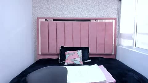 C O N N I E online show from December 18, 8:48 pm