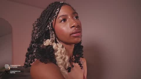 Snapshot of connie_west0 chatting on December 10, 1:11 am independent model online show from December 10, 1:11 am