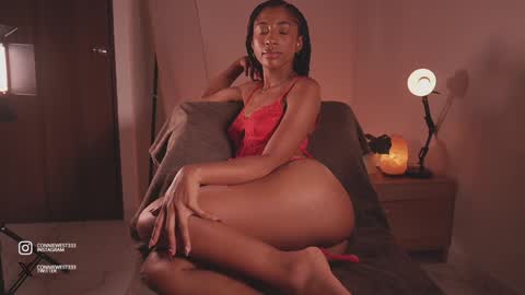 Snapshot of connie_west0 chatting on December 15, 2:41 am independent model online show from December 15, 2:41 am