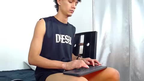 Snapshot of connor_garrett chatting on February 13, 9:33 pm Connor online show from February 13, 9:33 pm