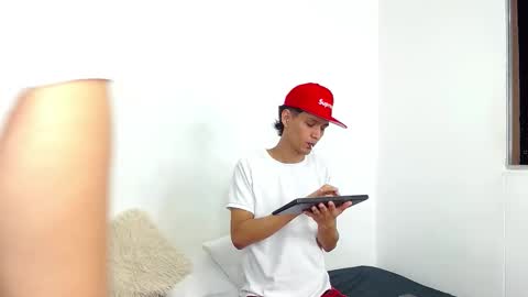 Snapshot of connor_garrett chatting on March 21, 3:33 am Connor online show from March 21, 3:33 am