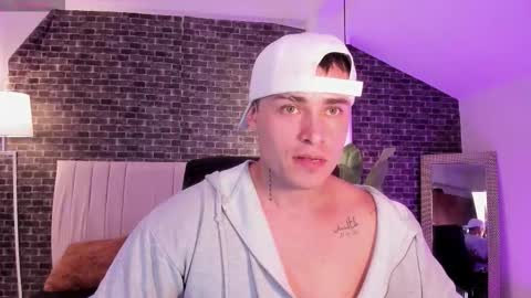 Connor Smith online show from February 5, 8:02 pm