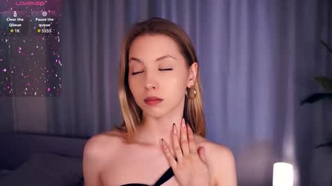 Snapshot of constanceglascov chatting on October 3, 7:27 am Hello im Sofia Welcme to my room .More hugs and kiss for you online show from October 3, 7:27 am