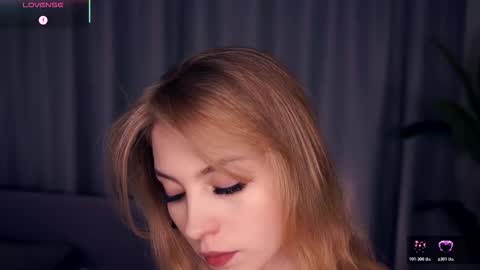 Snapshot of constanceglascov chatting on October 18, 6:26 am Hello im Sofia Welcme to my room .More hugs and kiss for you online show from October 18, 6:26 am