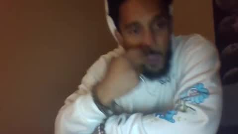 Snapshot of convertibl chatting on December 28, 7:55 am convertibl online show from December 28, 7:55 am