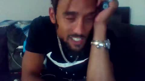 Snapshot of convertibl chatting on October 31, 2:23 am convertibl online show from October 31, 2:23 am