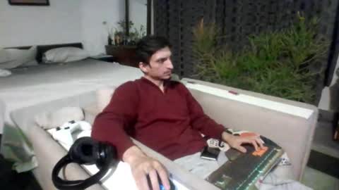 Cool2Buddies online show from March 8, 7:39 pm