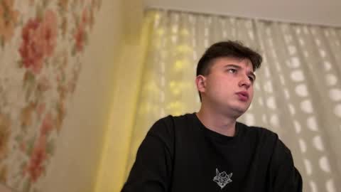 Snapshot of coolskum00 chatting on December 1, 6:02 pm Lisa and Alen online show from December 1, 6:02 pm