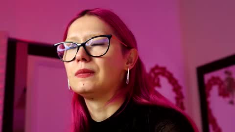 Snapshot of coolteacher chatting on November 16, 8:31 am Ginger The Cringer online show from November 16, 8:31 am