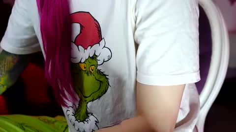 Snapshot of coolteacher chatting on December 21, 9:16 am Ginger The Cringer online show from December 21, 9:16 am