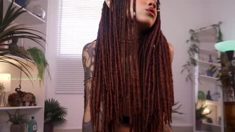 Snapshot of cooper_reds chatting on December 21, 6:02 pm ROSELL 3 online show from December 21, 6:02 pm