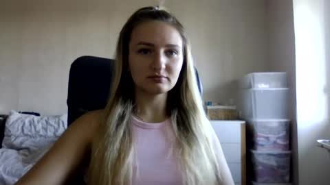 Snapshot of cora_fora chatting on September 21, 7:21 am cora_fora online show from September 21, 7:21 am
