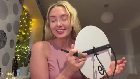 Anny online show from April 3, 3:43 pm