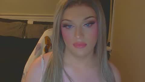 coracav online show from November 19, 1:27 am