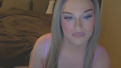 coracav online show from November 20, 11:59 pm