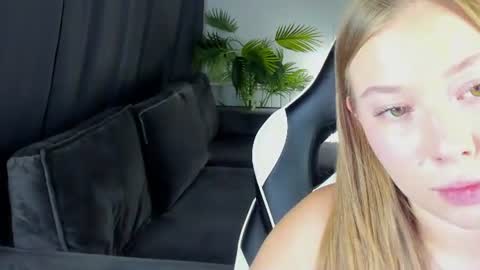 Snapshot of coral1ne_clark chatting on July 19, 1:42 am Coral1ne Clark online show from July 19, 1:42 am