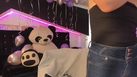 Coral  online show from April 1, 1:01 pm