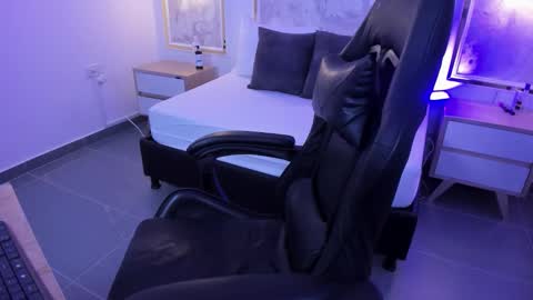 C O R A L  online show from December 23, 2:31 am