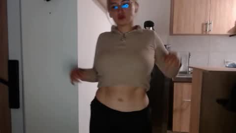 Coralein online show from December 23, 6:00 am