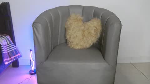 Coralie Bronson online show from March 5, 2:51 am