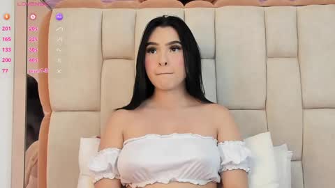 Snapshot of coraline__clark chatting on December 15, 2:48 pm online show from December 15, 2:48 pm