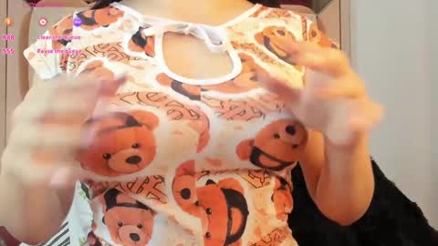 Snapshot of coraline__clark chatting on December 20, 9:00 am online show from December 20, 9:00 am