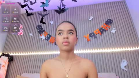 coralineross_ online show from October 9, 10:57 am