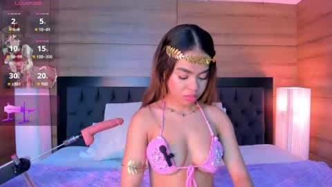 coralineross_ online show from January 15, 4:55 pm