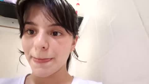 Snapshot of coralinexxx07 chatting on September 19, 9:37 pm Coraline uwu Bienvenidos al dulce mundo de Coraline Hola amores soy Coraline Una chica tierna juguetona online show from September 19, 9:37 pm