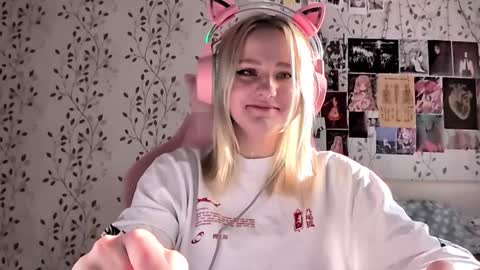 Snapshot of cordeliavallarta chatting on February 13, 8:10 am Sandra online show from February 13, 8:10 am