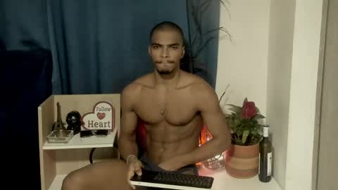 Snapshot of coreyglover chatting on June 5, 9:37 am CoreyGlover online show from June 5, 9:37 am