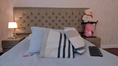 corinabrown_ online show from February 9, 5:54 pm