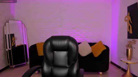 Corinne Russo online show from December 23, 5:05 am